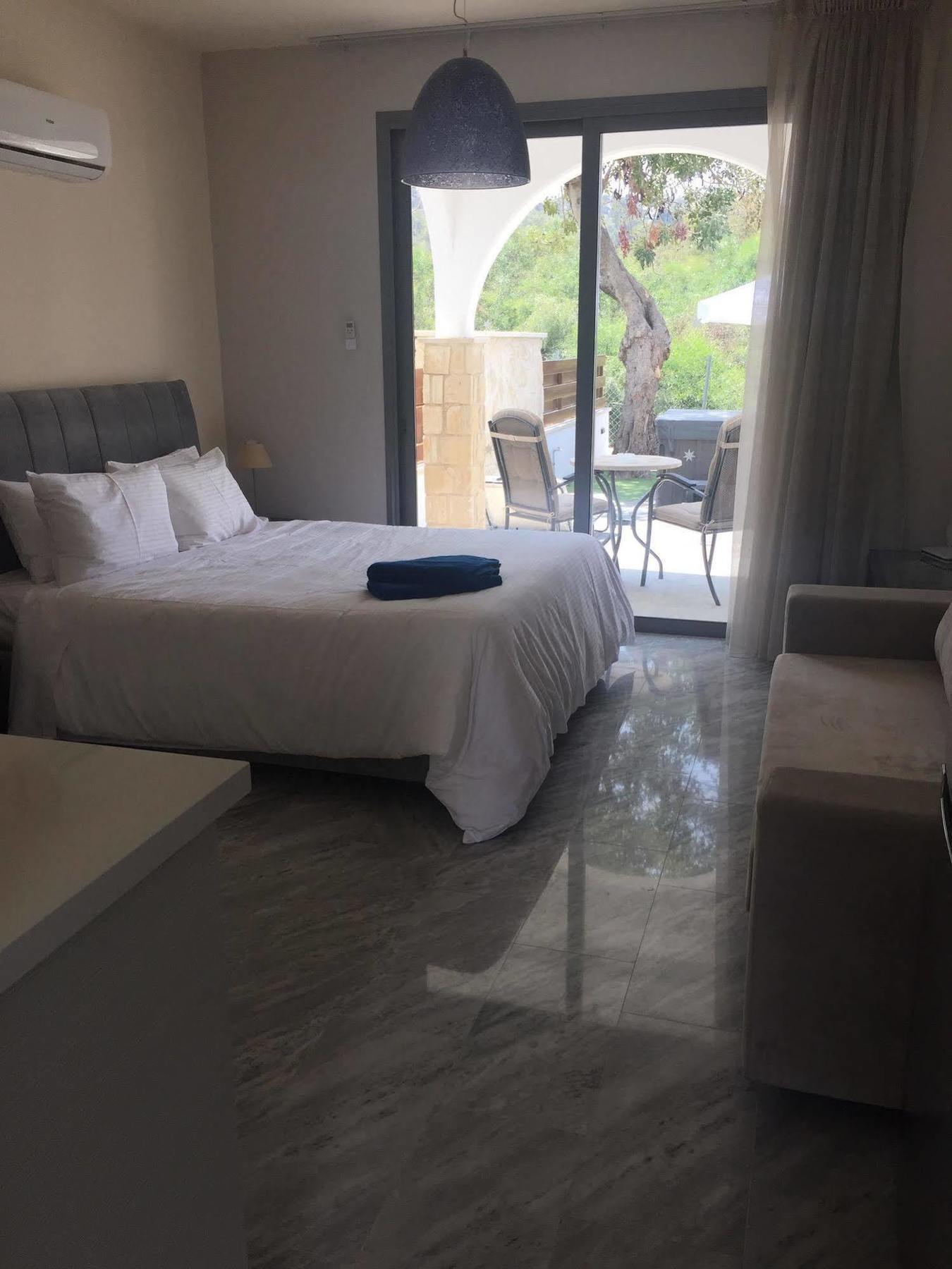 Latchi Escape Hotel And Suites Polis 外观 照片