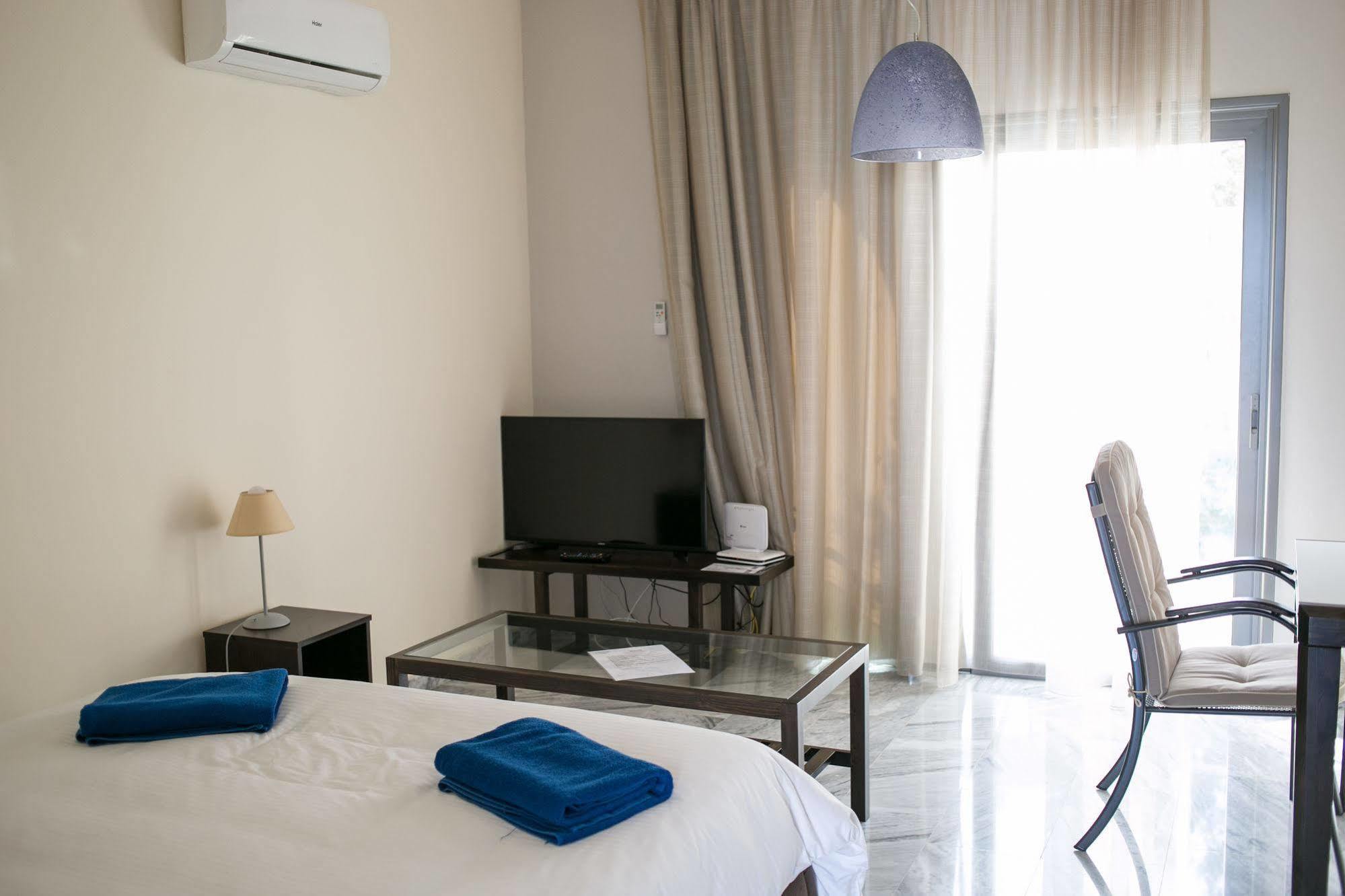 Latchi Escape Hotel And Suites Polis 外观 照片